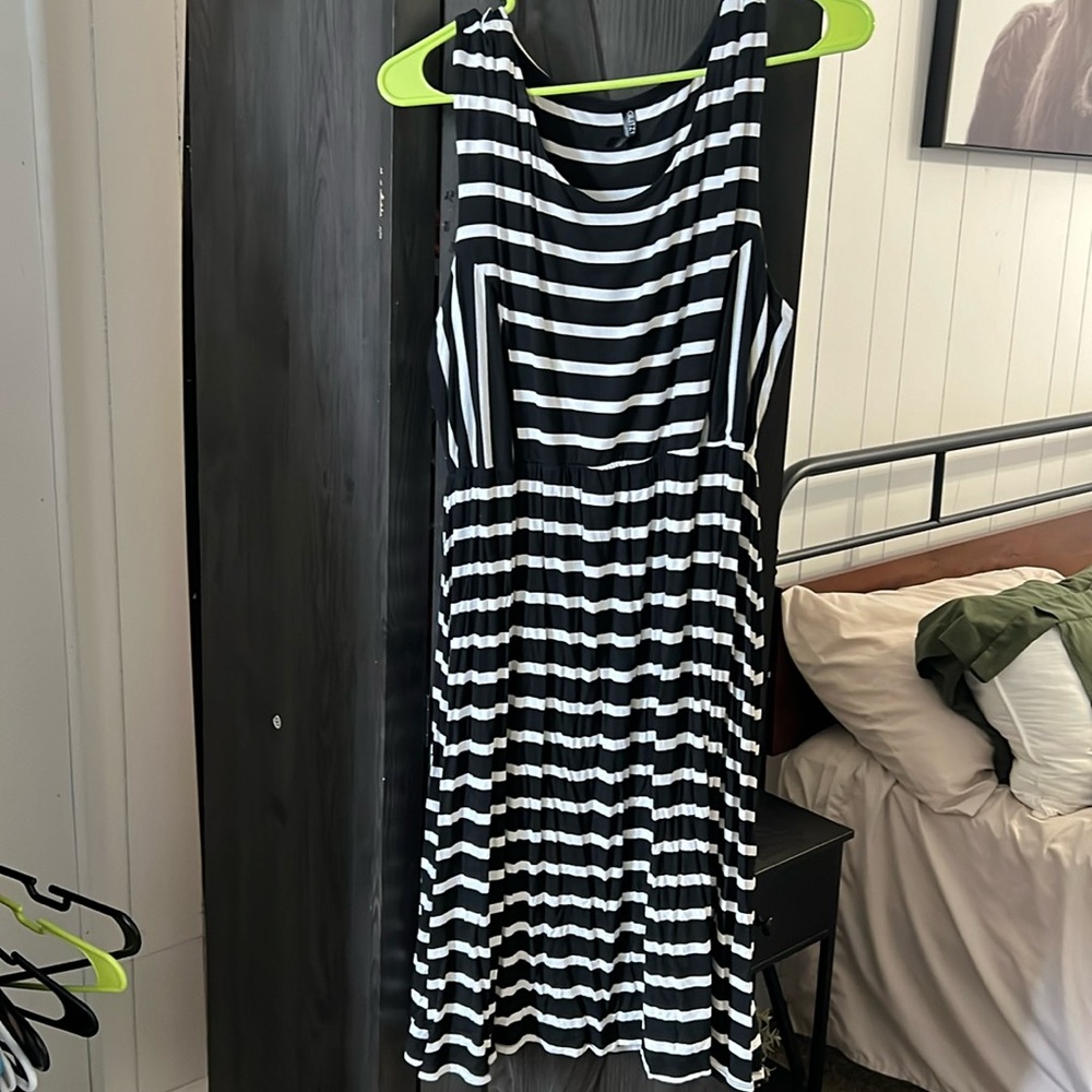 Striped black/white dress